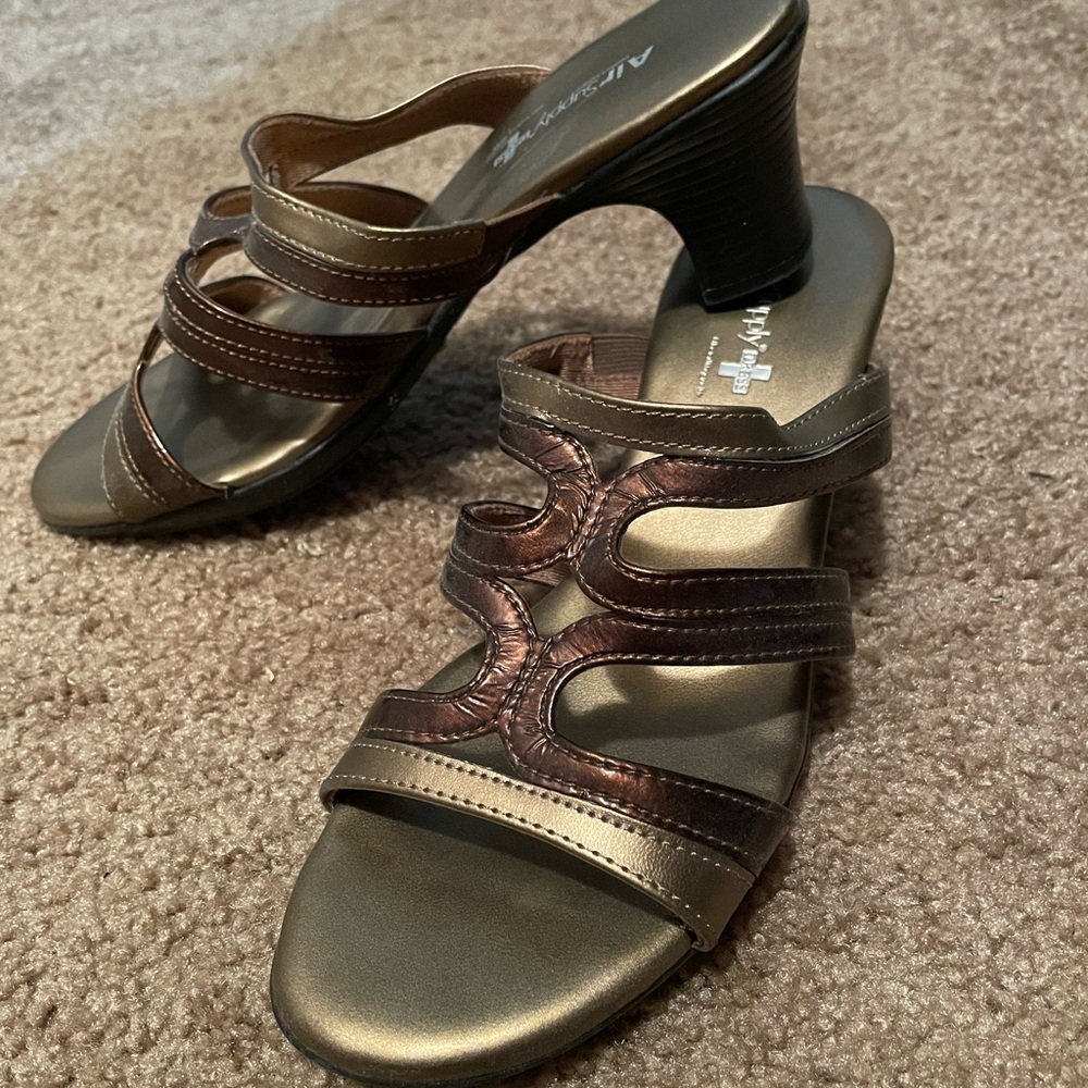 Air Supply sandals, size 8 1/2, very comfortable